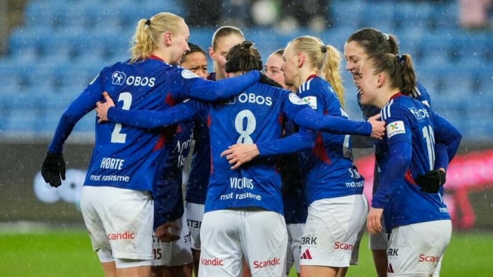 Vålerenga feirer 1-0-scoringen mot Rosenborg.