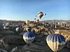 På en ballongfull dag kan himmelen over spektakulære Cappadocia inneholde så mange som hundre ballonger i alle forskjellige farger. Foto: Sverre Bjørstad Graff.