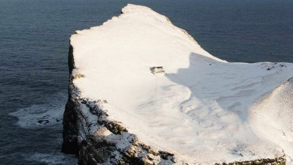 Det ser kanskje fredelig ut her, men Elliðaey har krevende forhold på vinterstid. Det ser kanskje fredelig ut her, men Elliðaey har krevende forhold på vinterstid. Foto: Privat