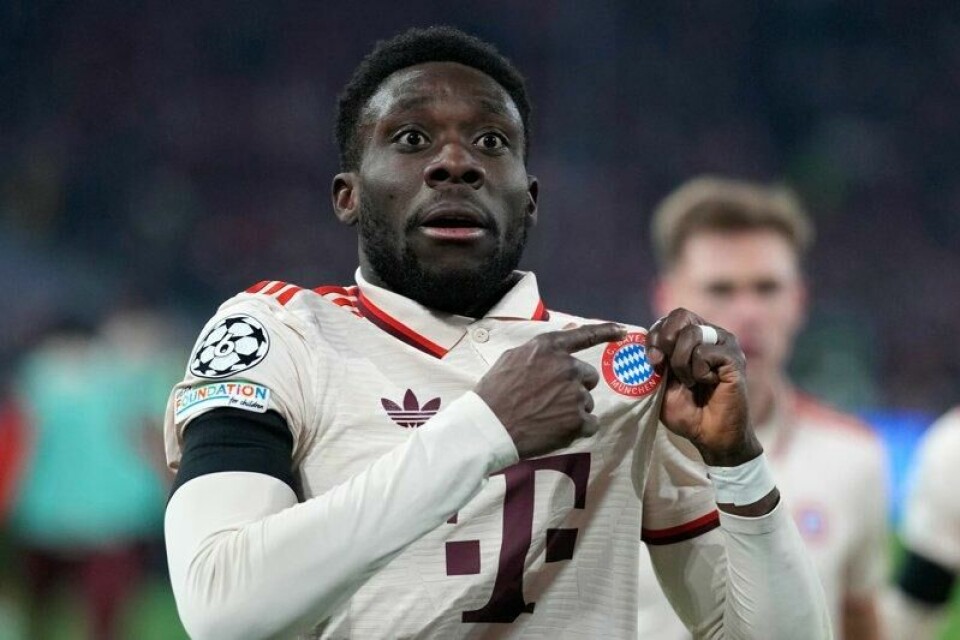 Agenten til Alphonso Davies mener at Bayern-stjernen ikke var frisk nok til å spille i kampen der han røk korsbåndet.