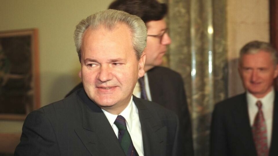 Serbias president Slobodan Milosevic fikk i 1995 besøk av Norges daværende utenriksminister Bjørn Tore Godal (Ap). Tre år senere sendte Milosevic militære styrker inn i Kosovo for å bekjempe separatister. Foto: Cornelius Poppe / Scan-Foto / NTB
