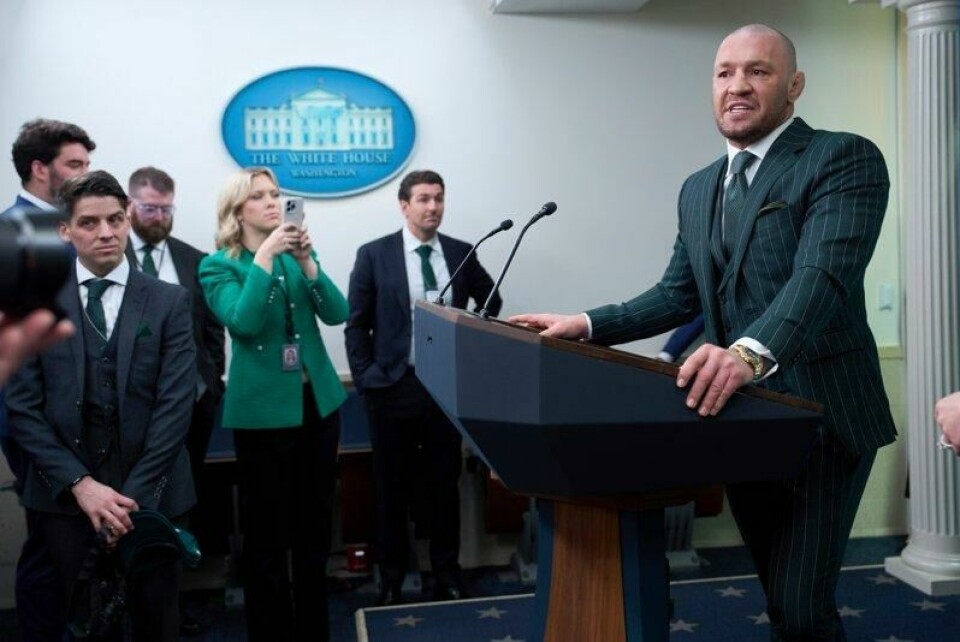 Conor McGregor på talerstolen i presserommet i Det hvite hus på St. Patrick's Day.