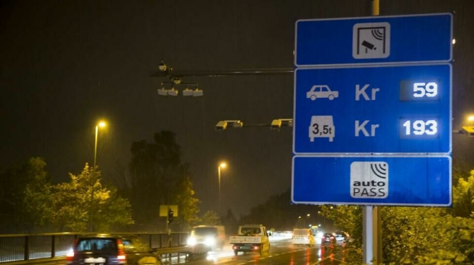 ØKER: I fjor betalte norske bilister inn 15,2 milliarder kroner i bompenger. I år ligger det an til å bli enda mer. Foto: Heiko Junge / NTB scanpix