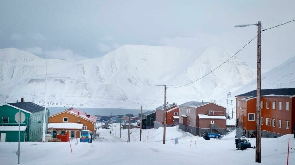 Nybyen sør for Longyearbyen på Svalbard. Tilgangen til ressursene rundt Svalbard utfordres av andre land, spesielt Russland.