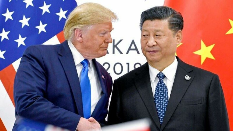 Kina er lite fornøyd med Trumps tollpolitikk. Nå innfører de gjengjeldelsestoll. Bildet ble tatt i 2019 da Trump møtte Kinas president Xi Jinping på sidelinjen av G20-møtet i Osaka i Japan. Arkivfoto: Susan Walsh / AP / NTB