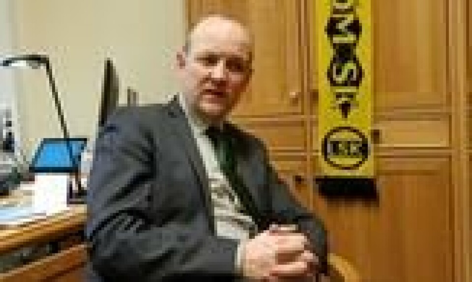 AVGIR SUVERENITET: – Det er ille at regjeringspartiene, MDG og Ap er villig til å avgi suverenitet utenom Grunnlovens §115, mener Ole André Myhrvold (Sp). AVGIR SUVERENITET: – Det er ille at regjeringspartiene, MDG og Ap er villig til å avgi suverenitet utenom Grunnlovens §115, mener Ole André Myhrvold (Sp). Foto: Thomas Vermes / ABC Nyheter
