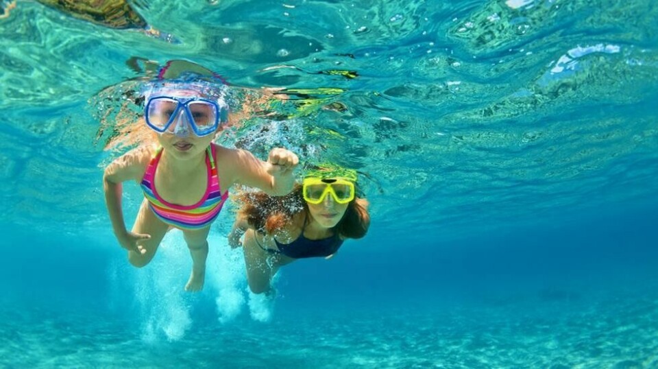 Trass i at vi nettopp har lagt bak oss en rekordvarm sommer, reiser barnefamilier i hopetall til Syden i høstferien. Foto: Shutterstock.com / NTB scanpix