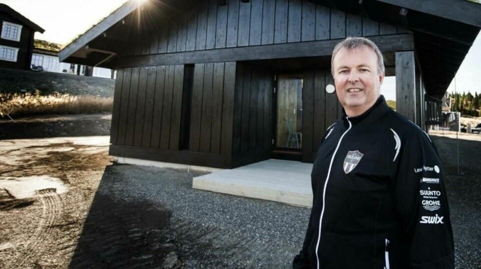 PÅ BEGGE SIDER: Stein Plukkerud er Norges ukronede hyttekonge etter å ha solgt over 1.200 hytter og tomter i Hafjell. Samtidig er han lokalpolitiker og er kommunestyremedlem i Øyer. – Eiendomsskatt er avgjørende for kommunen, sier han.