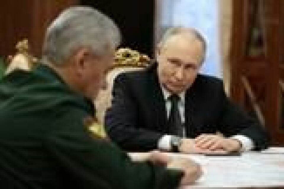 Russlands president Vladimir Putin og forsvarsminister Sergei Sjojgu, under et møte 20. februar 2024. Sputnik/Alexander Kazakov/Pool via REUTERS Russlands president Vladimir Putin og forsvarsminister Sergei Sjojgu, under et møte 20. februar 2024. Sputnik/Alexander Kazakov/Pool via REUTERS Foto: NTB