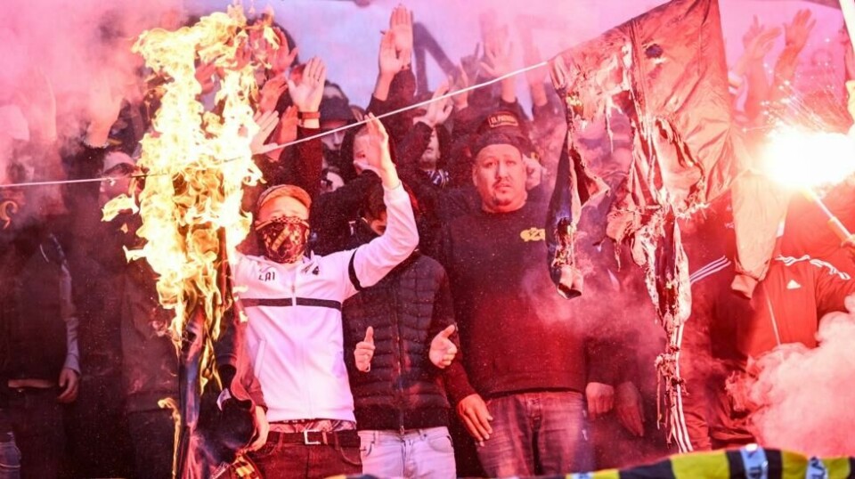 Slik så det ut blant AIK-fansen underveis i 2. omgang mot Hammarby. Foto: Fredrik Sandberg / TT / NTB