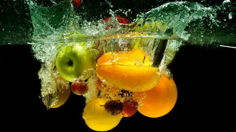 Frukt og grønt er sunt for fysisk helse. Nå har britiske forskere påvist at det også gir psykisk belønning å legge om til sunnere diett. Foto: Colourbox.com