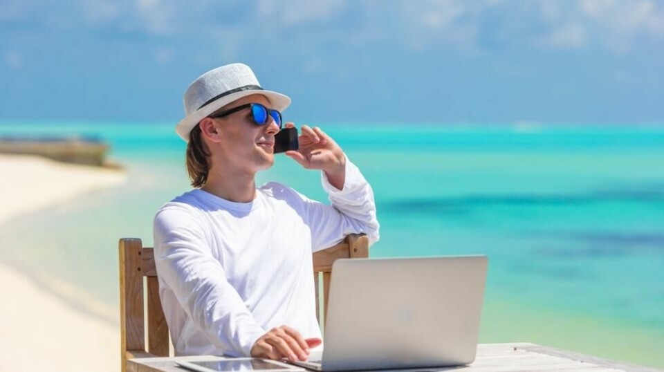 Det er ikke bare-bare å bruke gratis offentlig nett når du er på tur. Foto: Colourbox