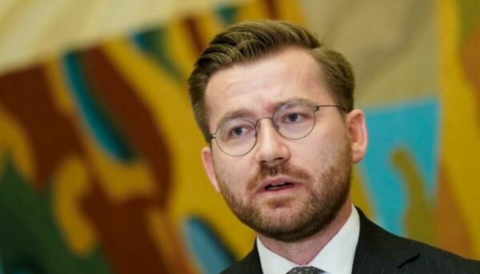 Sveinung Rotevatn og Venstre vil forsiktig endre sykelønnen. Ingen andre følger etter.