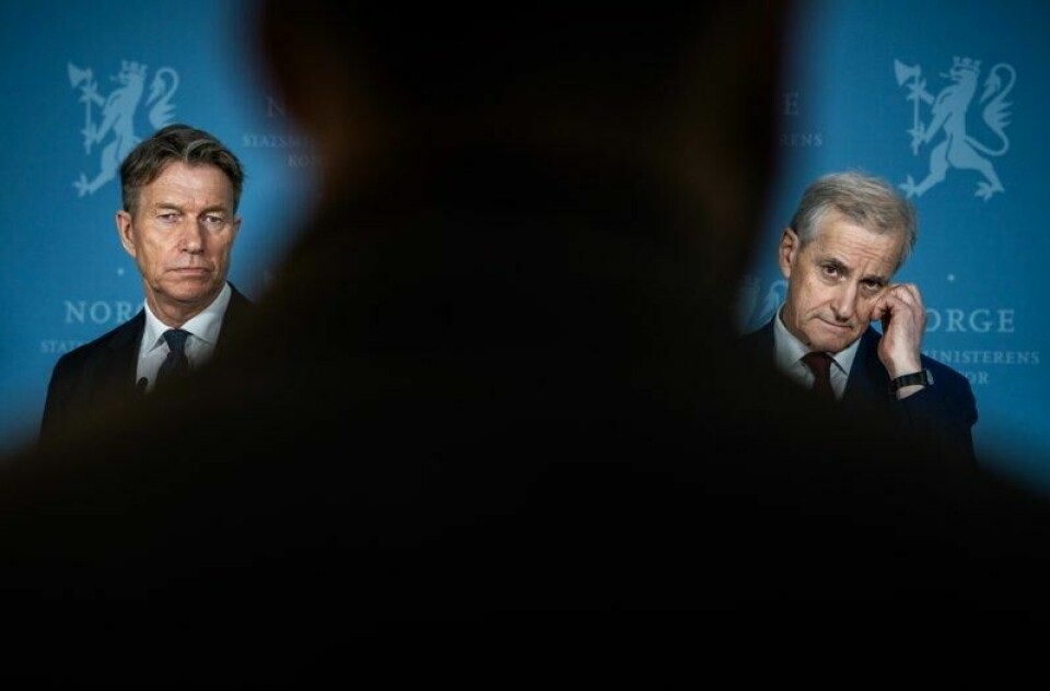 Energiminister Terje Aasland (Ap) og statsminister Jonas Gahr Støre (Ap) ønsker å komme husholdningene til unnsetning når strømprisene stiger. Men faren er at bedriftene blir sittende igjen med deler av regningen.