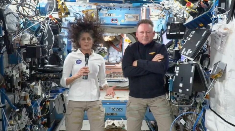 Astronautene Suni Williams and Butch Wilmore tar det forlengede oppholdet i rommet med stor ro. Begge sier de skal stemme ved presidentvalget. Foto: NASA via AP / NTB