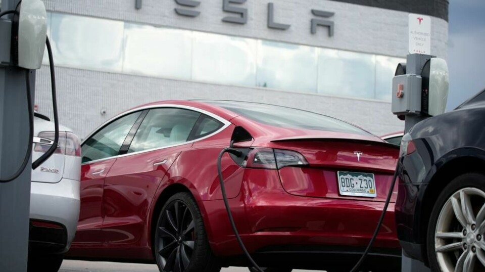 Amerikanske myndigheter har startet en granskning av Teslas systemer for selvkjørende biler etter flere kollisjoner. Foto: David Zalubowski / AP / NTB
