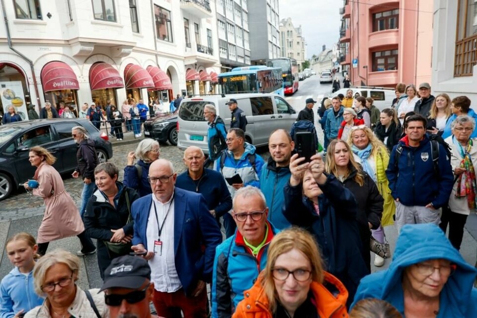 Gjester og andre ankommer Hotel 1904 til bryllupsfeiring i Ålesund. Lørdag gifter Märtha Louise og Durek Verrett seg på Hotel Union i Geiranger. Gjester og andre ankommer Hotel 1904 til bryllupsfeiring i Ålesund. Lørdag gifter Märtha Louise og Durek Verrett seg på Hotel Union i Geiranger. Foto: Frederik Ringnes / NTB