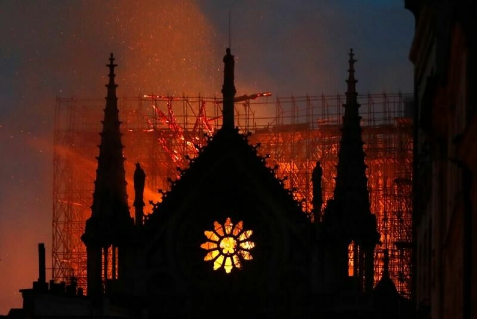 Fem og et halvt år etter brannen i Notre-Dame gjenåpnes katedralen i Paris denne helgen. Donald Trump er blant dem skal være til stede. Arkivfoto: Thibault Camus / AP / NTB