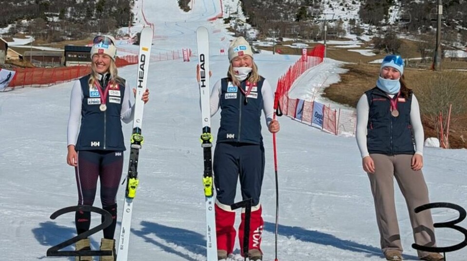 Pallen etter kvinnenes NM-utfor onsdag. Fra venstre: Kajsa Vickhoff Lie, Inni Holm Wembstad og Alexandra Gleditsch Melgaard.