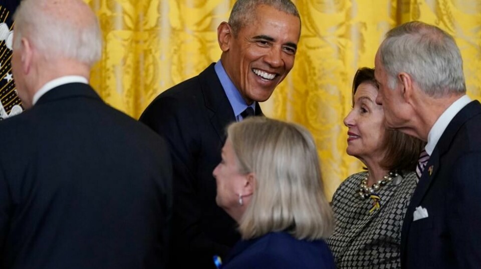 President Joe Biden (t.v.), tidligere president Barack Obama og tidligere speaker i Representantenes hus Nancy Pelosi, her avbildet sammen i april 2022.