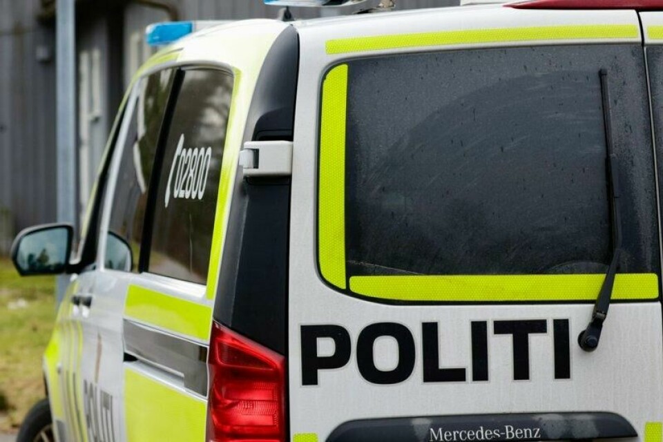 Politi på privat adresse på Tinnheia etter en voldshendelse der en person endte på sykehus. Tre personer ble pågrepet i et kjøretøy i nærområdet.