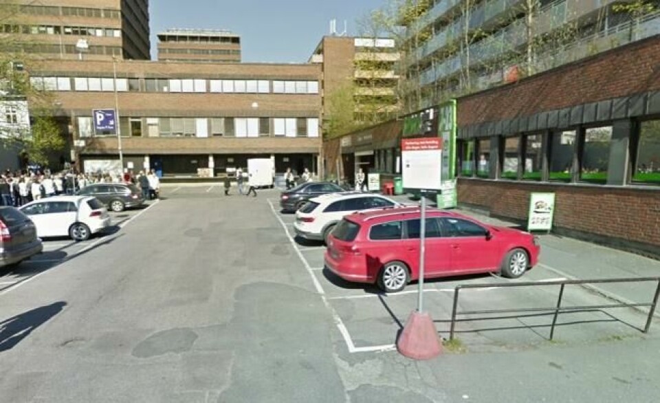 Det var på denne parkeringsplassen på Tøyen det rasistiske angrepet skal ha skjedd. Det var på denne parkeringsplassen på Tøyen det rasistiske angrepet skal ha skjedd. Foto: Google Street View