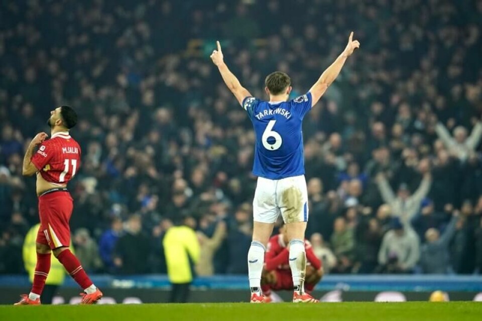 Everton-spiller James Tarkowski scoret det aller siste målet i et Merseyside-derby på Goodison Park, med sitt 2-2-mål på overtid av overtiden mot Liverpool.