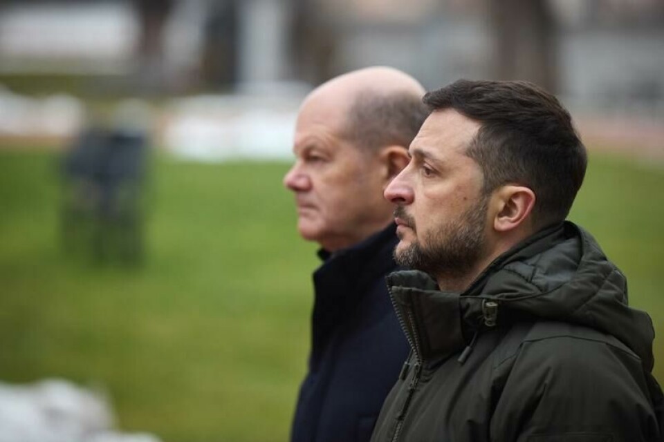 Scholz gjennomførte et overraskende besøk i Ukraina for å bekrefte Berlins støtte til Kyiv i kampen mot Russland i desember i fjor. Foto: Ukrainian Presidential Press Service / AFP Scholz gjennomførte et overraskende besøk i Ukraina for å bekrefte Berlins støtte til Kyiv i kampen mot Russland i desember i fjor. Foto: Ukrainian Presidential Press Service / AFP
