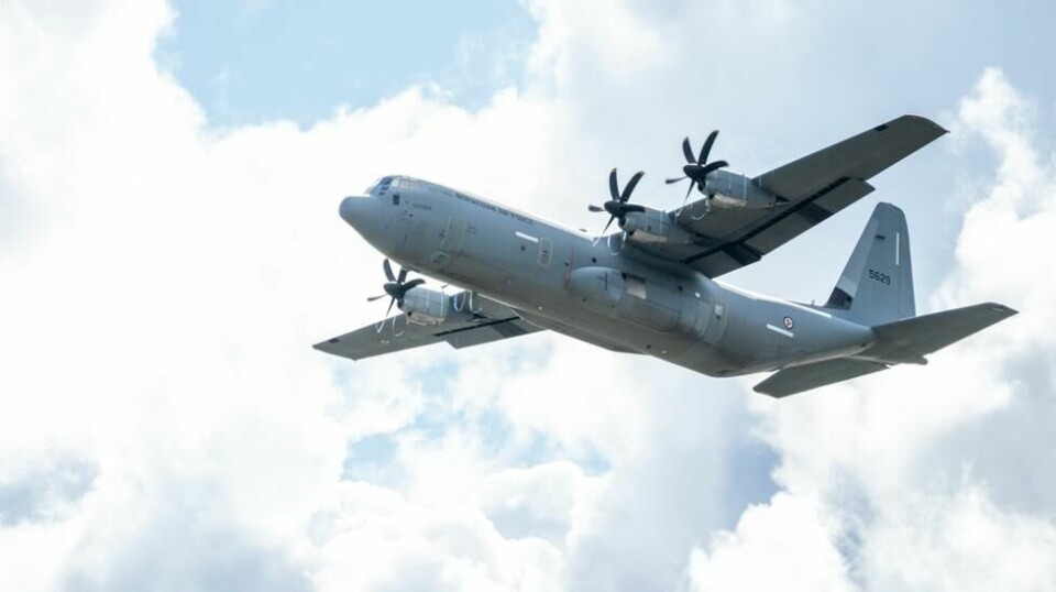 Et militært transportfly av typen C-130J super Hercules ble observert over Oslo torsdag kveld. Flyet fløy lavt, og gjorde innbyggere i hovedstaden bekymret i lys av den pågående krigen i Ukraina.