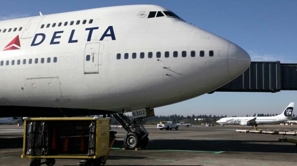 Illustrasjonsbilde av at et fly fra Delta-airlines parkert på flyplass.