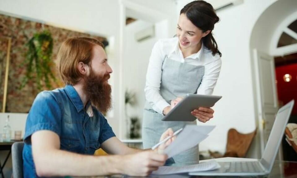 Skattedirektoratet går inn for at tips skal behandles på lik linje med lønn. NHO Reiseliv støtter ikke forslaget. Illustrasjonsfoto: Colourbox.com Skattedirektoratet går inn for at tips skal behandles på lik linje med lønn. NHO Reiseliv støtter ikke forslaget. Illustrasjonsfoto: Colourbox.com