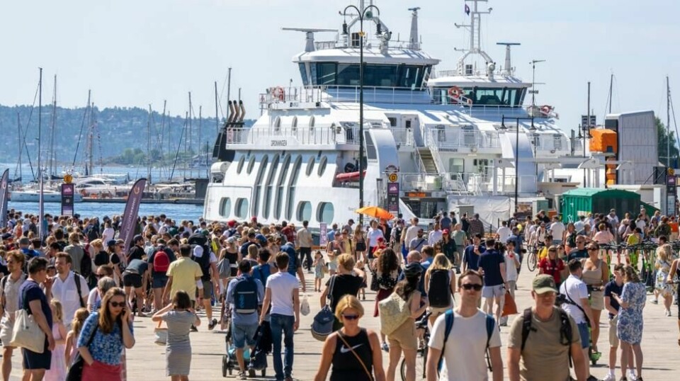 Flere turister søker seg til Norge for kjøligere vær i sommer. Det merkes på ferjekaia i Oslo (Heiko Junge / NTB)