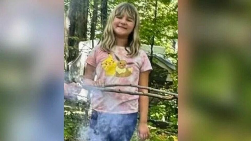 Ni år gamle Charlotte Sena ble sist sett iført en rosa t-skjorte, mørkeblå bukser, sorte Crocs og en grå sykkelhjelm.
