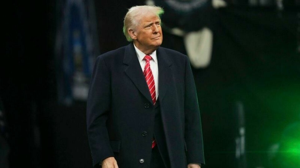 President Donald Trump innfører straffetoll mot alle land som kjøper olje og gass fra Venezuela.