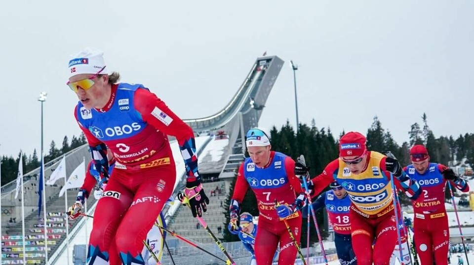 Johannes Høsflot Klæbo (f.v.), Martin Løwstrøm Nyenget og Harald Østberg Amundsen under 50 km fellesstart klassisk menn i Holmenkollen i vinter. Foto: Beate Oma Dahle / NTB