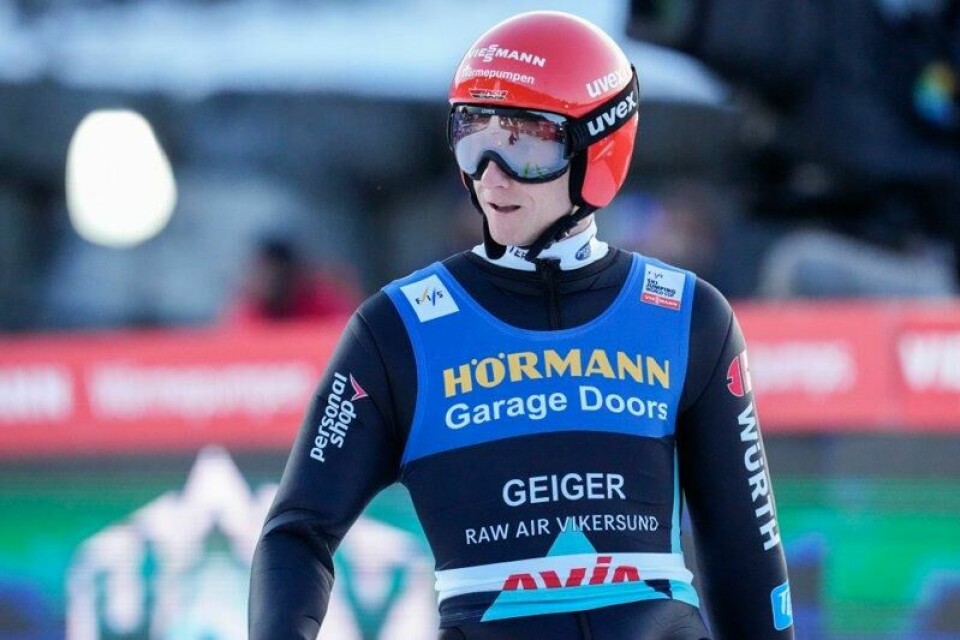 Karl Geiger fra Tyskland under avslutningsrennet i hopp for menn under Raw Air i Vikersundbakken.