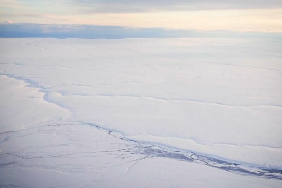 Arktis smelter og slipper ut mer karbon fra isen enn før. Her fra Kaktovik i Alaska i oktober.