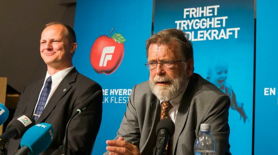 Nestleder i Frp og samferdelsminister, Ketil Solvik-Olsen og professor Frank Aarebrot ved en tidligere anledning.