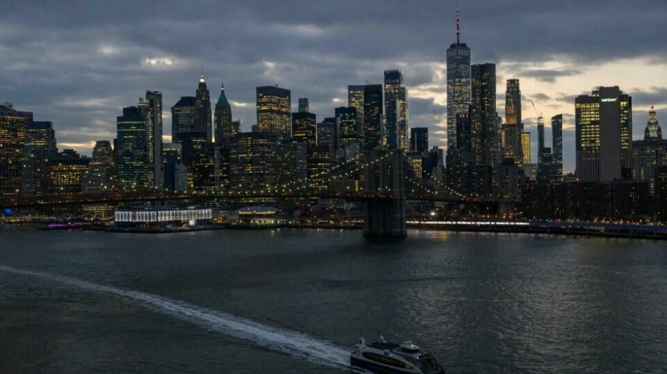 De tiltalte er anklaget for å ha forsøkt å ta kontroll over søppel og- rivingsbransjen i New York.