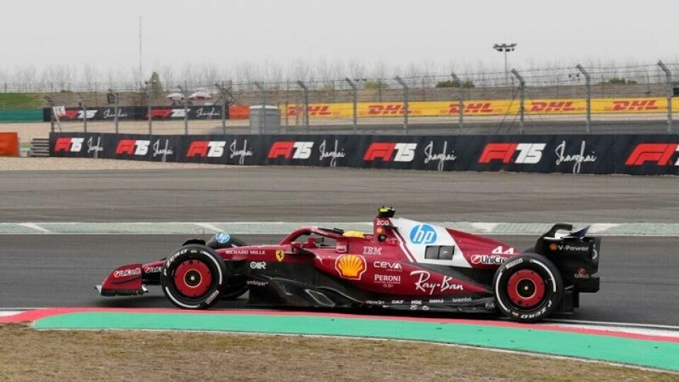 Lewis Hamilton ble disket.