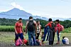 Migranter i Mexico som forsøker å komme seg til USA. Donald Trump truer med å kaste ut ulovlige innvandrere, men det kan koste USA dyrt. Foto: Edgar H. Clemente / AP / NTB