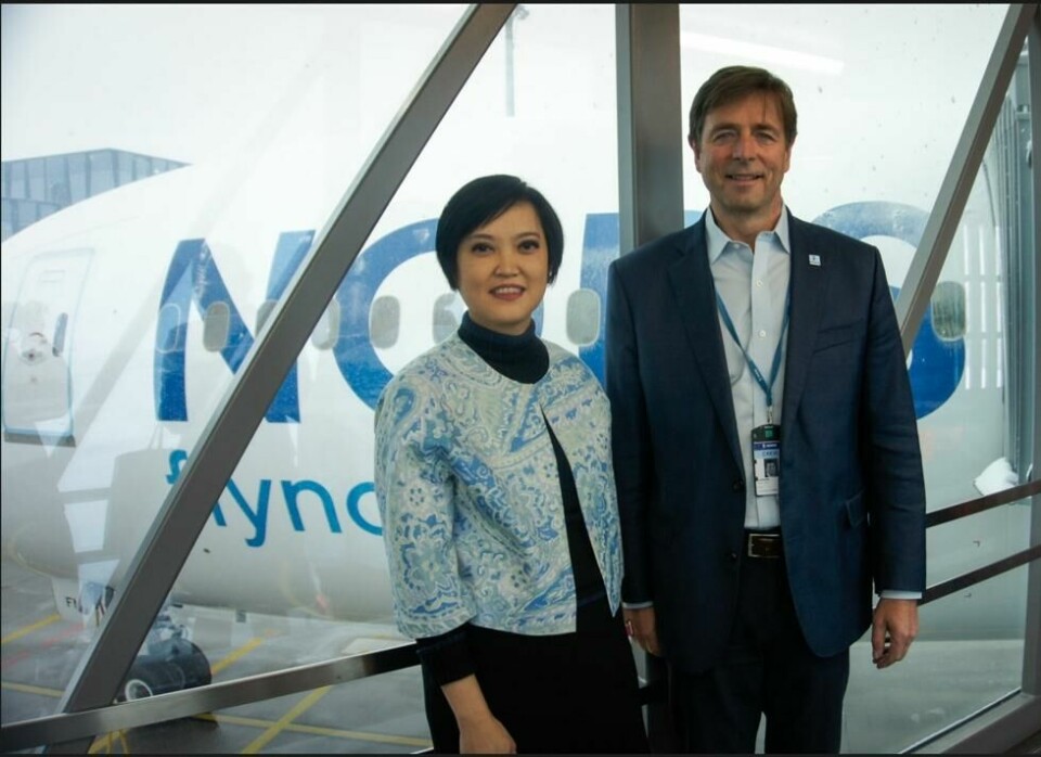 Konsernsjef i Norse Atlantic Airways, Bjørn Tore Larsen her sammen med Thailands ambassadør, Vimolbajra Ruksakiati under åpningen av flyselskapets direkterute mellom Oslo og Bangkok på Gardermoen. Konsernsjef i Norse Atlantic Airways, Bjørn Tore Larsen her sammen med Thailands ambassadør, Vimolbajra Ruksakiati under åpningen av flyselskapets direkterute mellom Oslo og Bangkok på Gardermoen. Foto: Norse Atlantic Airways