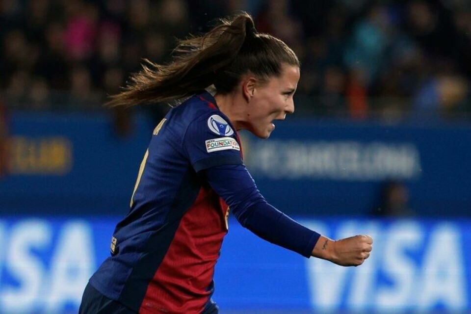 Claudia Pina jubler for ett av sine to mål i Barcelonas utklassing av Wolfsburg. Hun er nå toppscorer i årets utgave av mesterligaen.