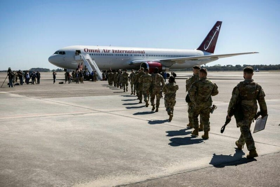 Amerikanske soldater på vei til Tyskland fra en base i delstaten Georgia i mars 2022, i etterkant av Russlands invasjon av Ukraina samme år. Nå sier kilder til NBC News at deler av styrken som ble utplassert den gang, kan bli trukket tilbake.