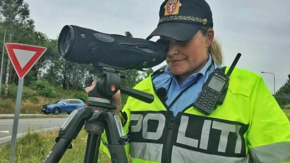 Forrige uke hadde Utrykningspolitiet fokus på å ta dem som bruker mobilen ulovlig mens de kjører bil. Det ga flere millioner til statskassen.