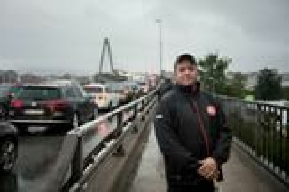 Frode Myrhol i det politiske partiet Folkeaksjonen nei til mer bompenger under en aksjon mot bomringen i Stavanger. Frode Myrhol i det politiske partiet Folkeaksjonen nei til mer bompenger under en aksjon mot bomringen i Stavanger. Foto: Carina Johansen / NTB scanpix