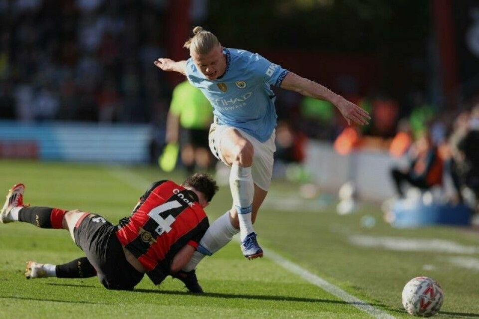 Erling Braut Haaland blir skadet.