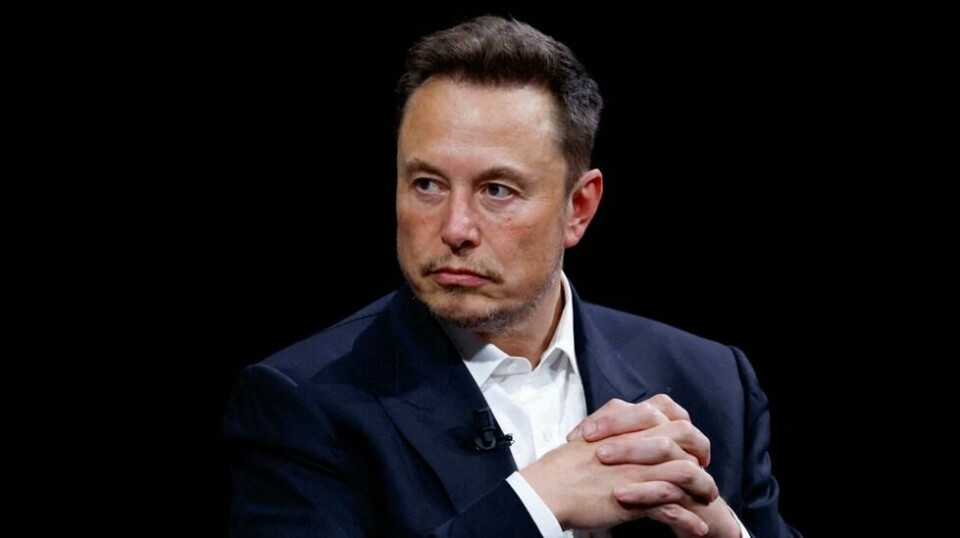 Elon Musk sier Tesla vil begynne å produsere menneskelignende roboter.