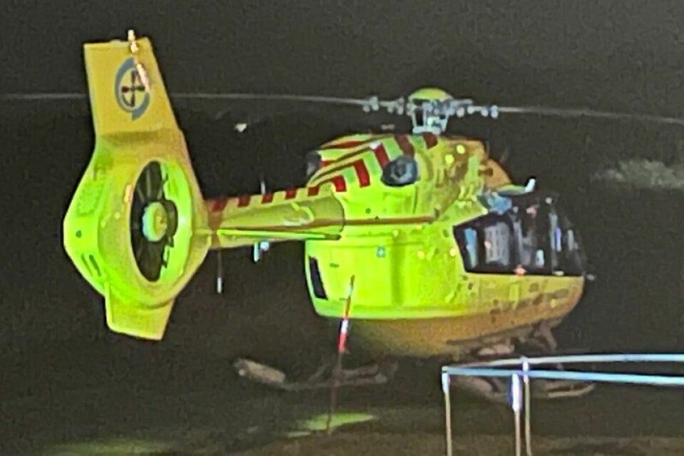 Ambulansehelikopter ved boligen der knivstikkingen skjedde.