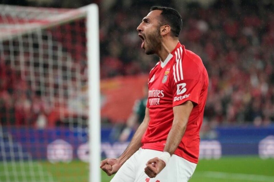 Vangelis Pavlidis gjorde hattrick da Benfica slo Porto 4-1 borte.